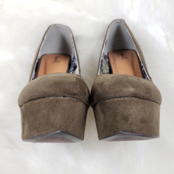 Qupid Faux Suede Platform Stiletto Pumps - Picture 5 of 7